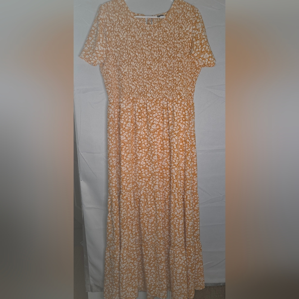 Chic Floral Maxi Dress in Mustard Yellow